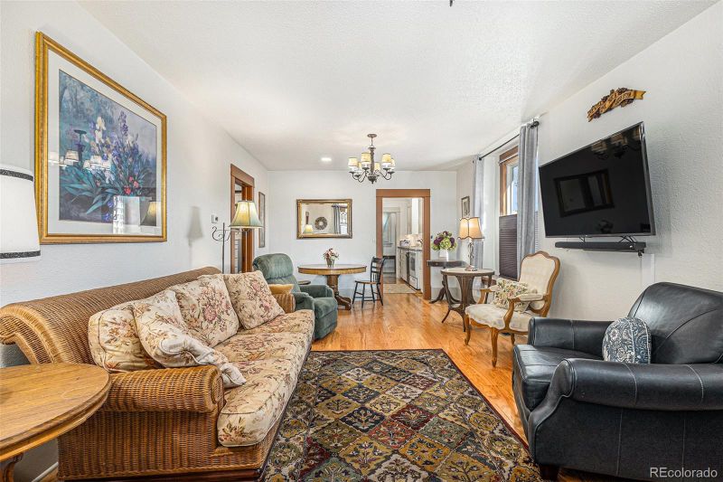 924 W Cucharras St, Colorado Springs, CO 80905