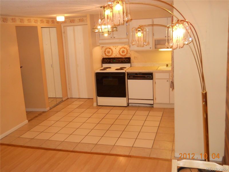 1306 S Parker Rd #282, Denver, CO 80231