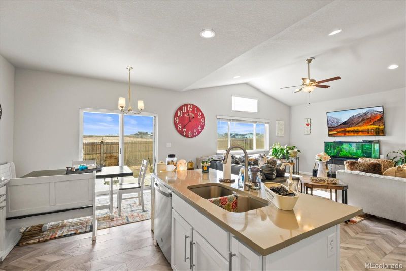 2070 E Lavender Ln, Milliken, CO 80543
