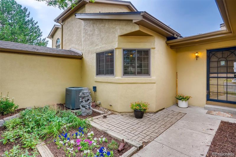 18623 E Saratoga Pl, Aurora, CO 80015