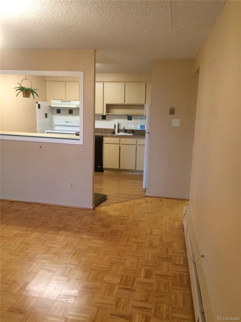 1300 S Parker Rd #201, Denver, CO 80231