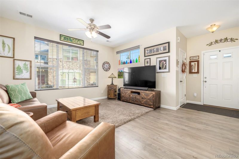 1851 S Buchanan Cir, Aurora, CO 80018