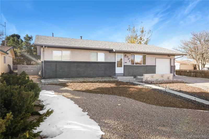 1 Bramblewood Ln, Pueblo, CO 81005