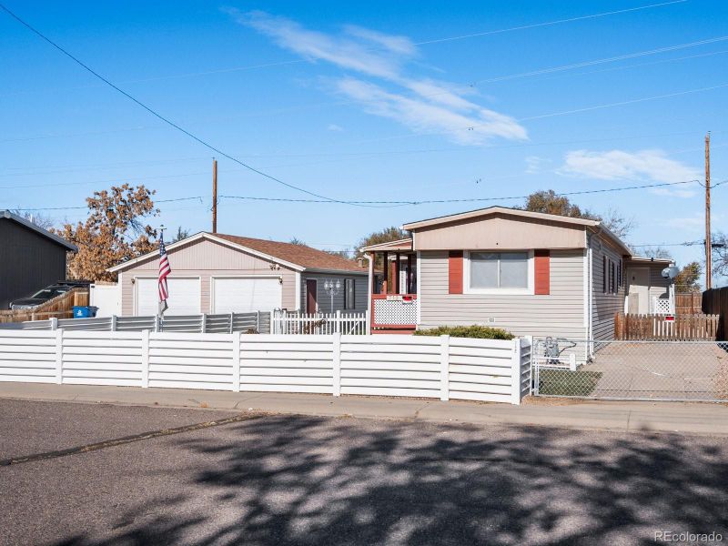 712 Locust Ave, Lochbuie, CO 80603