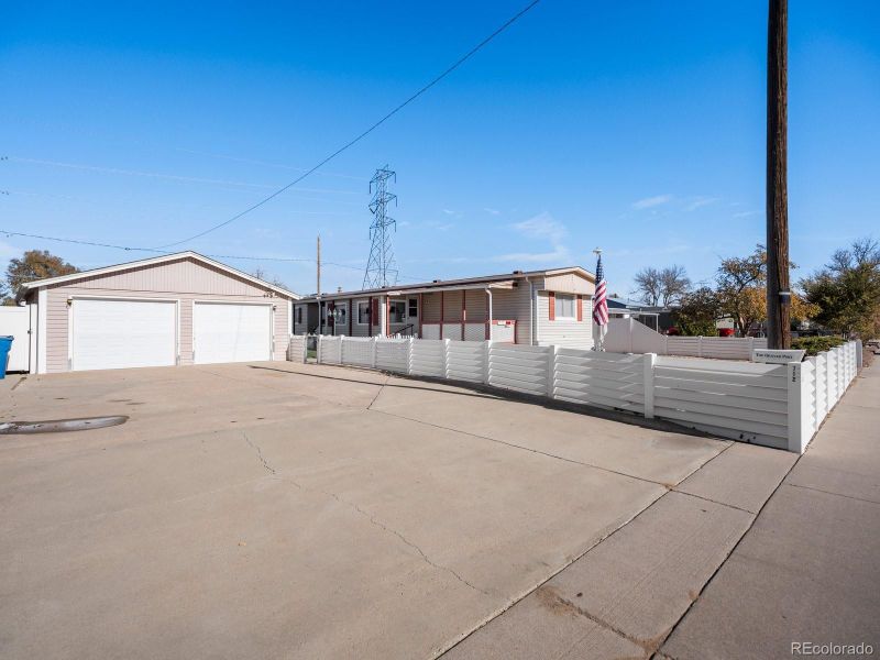 712 Locust Ave, Lochbuie, CO 80603