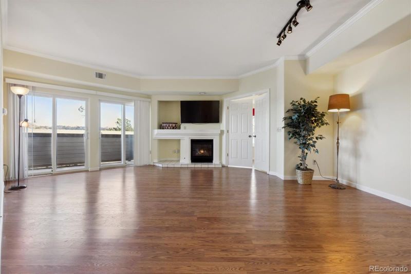 930 E Plum Creek Pw #206, Castle Rock, CO 80104