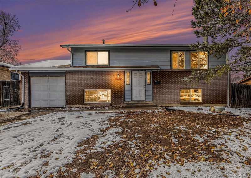 423 S Xanadu St, Aurora, CO 80012