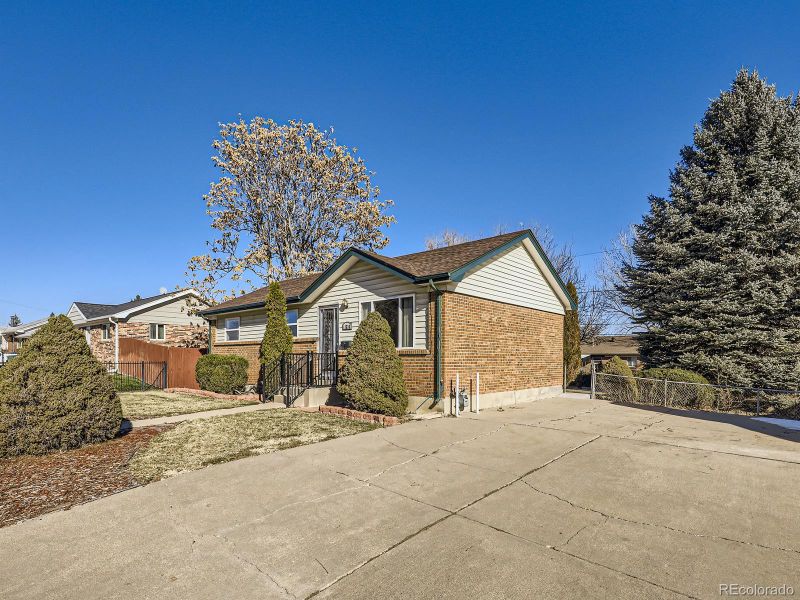 11338 Fowler Dr, Northglenn, CO 80233