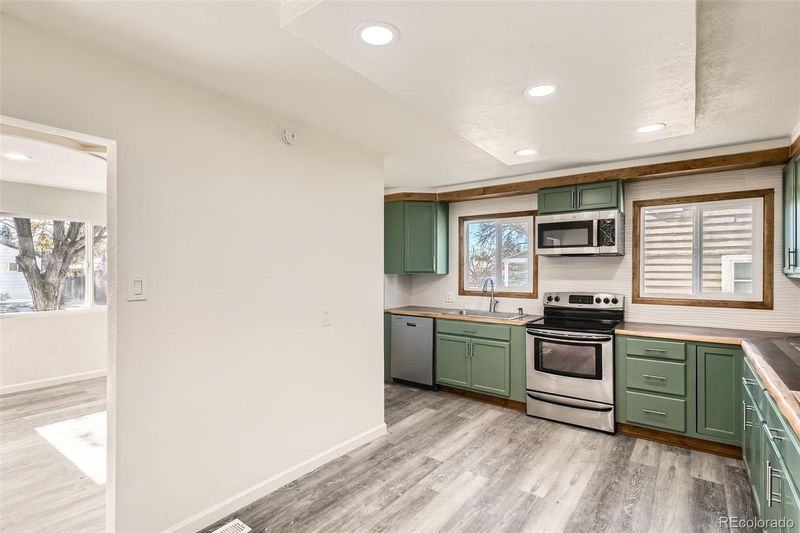 10667 Lowry Pl, Aurora, CO 80010