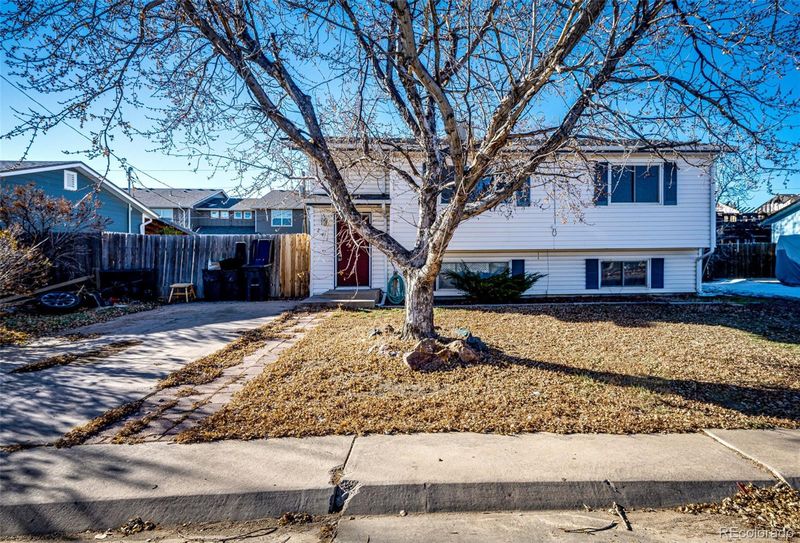 241 Birch St, Bennett, CO 80102