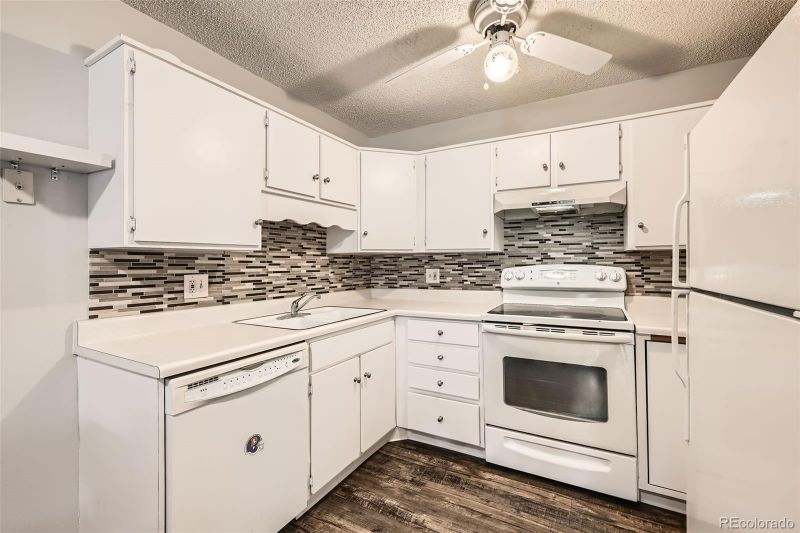 3184 S Heather Gardens Way #111, Aurora, CO 80014