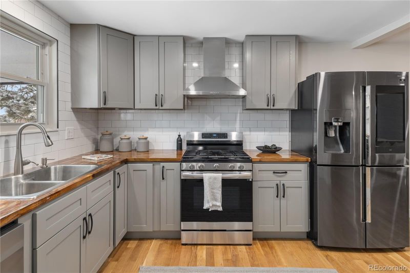 18197 E Iowa Dr, Aurora, CO 80017