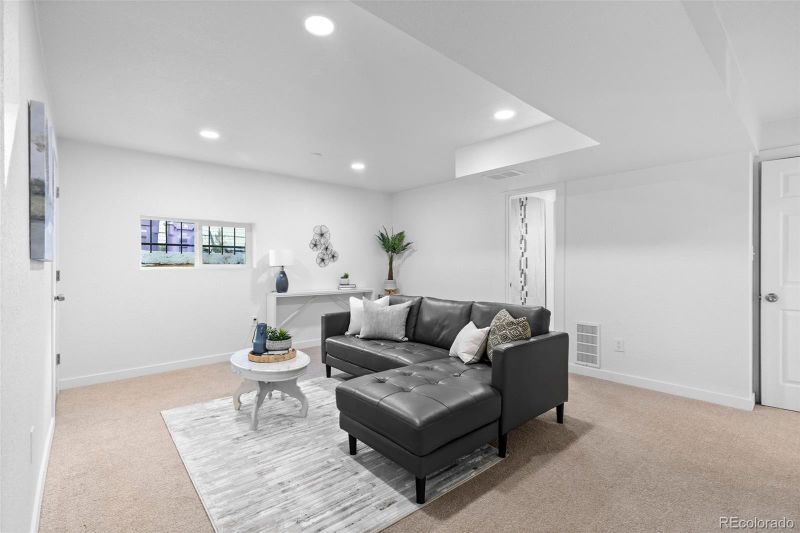 800 Meade St, Denver, CO 80204