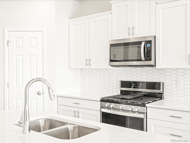 9139 Pitkin St, Commerce City, CO 80022