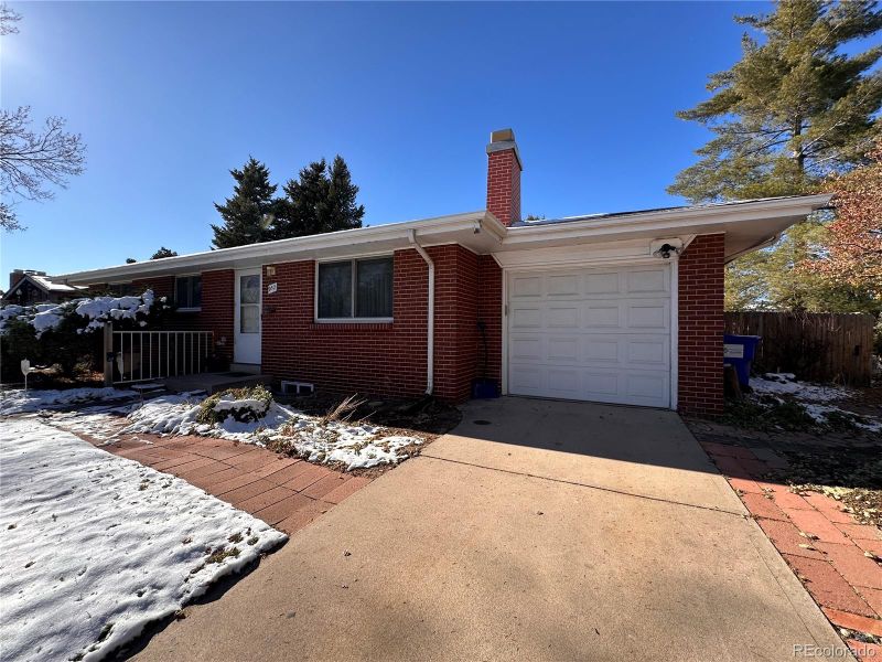 950 S Potomac Ct, Aurora, CO 80012