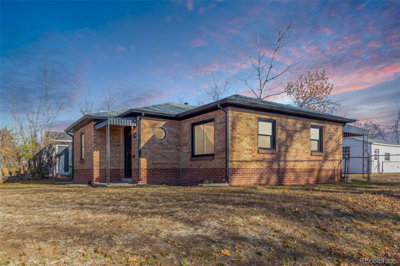 3298 S Logan St, Englewood, CO 80113