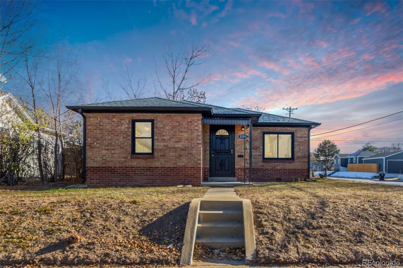 3298 S Logan St, Englewood, CO 80113