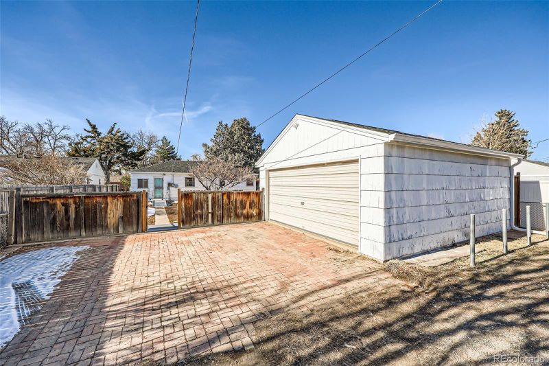 1340 Clinton St, Aurora, CO 80010