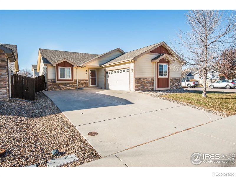 993 Centaurus Pl, Loveland, CO 80537