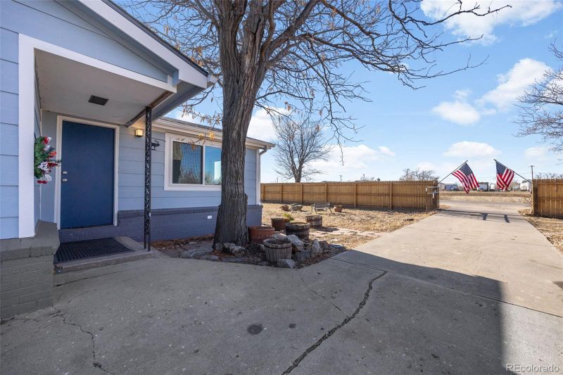 466 S Owens St, Byers, CO 80103