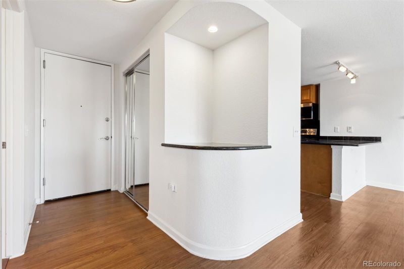 1150 Vine St #406, Denver, CO 80206