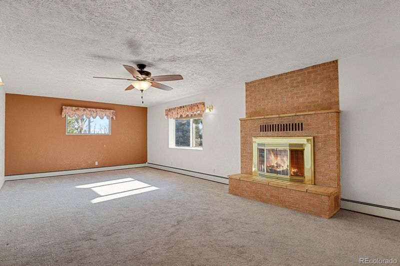 29747 Iris Rd, Pueblo, CO 81006