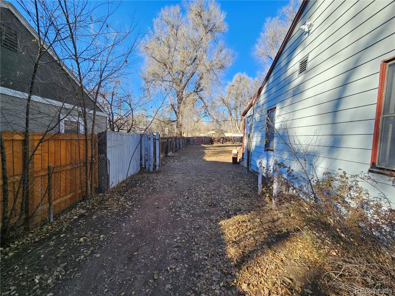 812 Alexander Rd, Colorado Springs, CO 80909