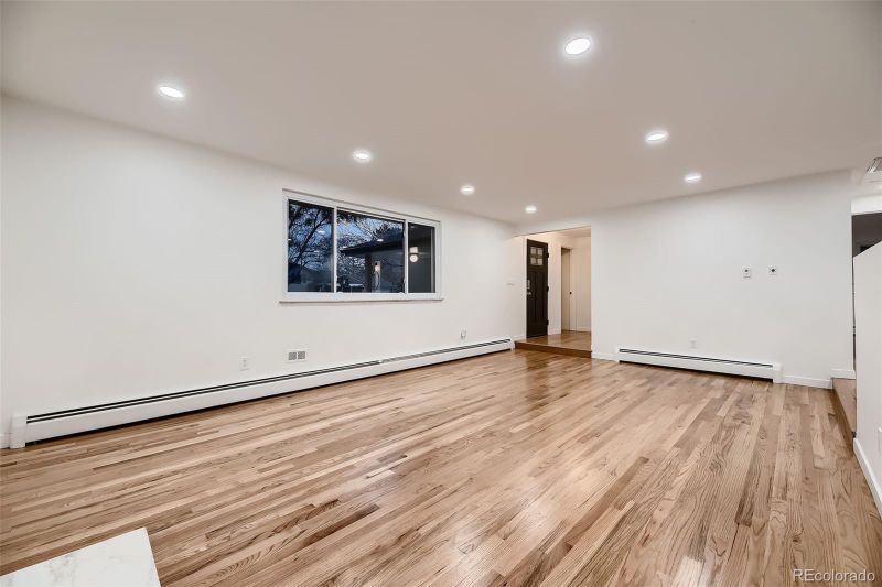 3318 S Dayton Ct, Denver, CO 80231