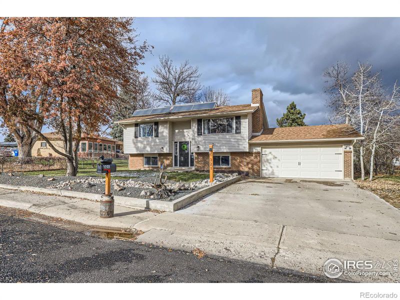 321 W 50th St, Loveland, CO 80538