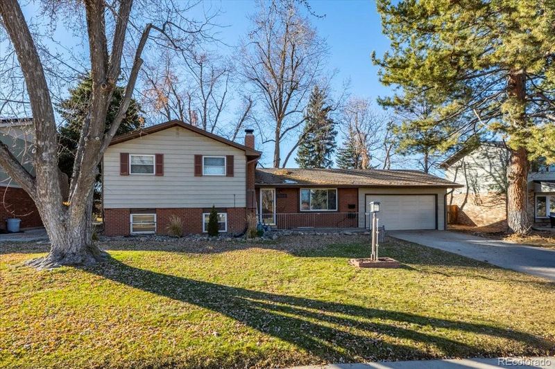 905 Daphne St, Broomfield, CO 80020