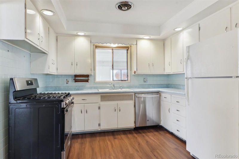 7001 Warren Dr, Denver, CO 80221