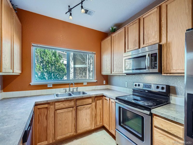 3230 Boulder Cir #101, Broomfield, CO 80023