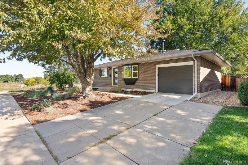 2432 S Newport St, Denver, CO 80224