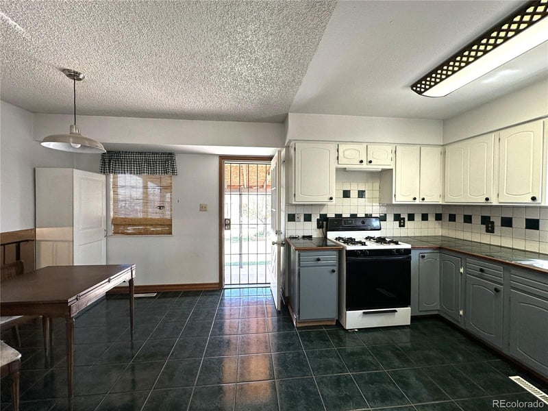 630 Hewitt St, Pueblo, CO 81005