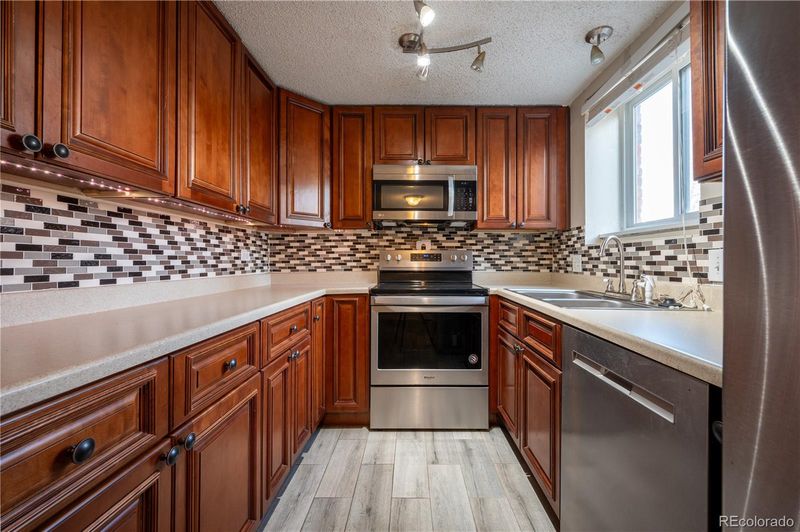 8060 W 9th Ave #103, Lakewood, CO 80214