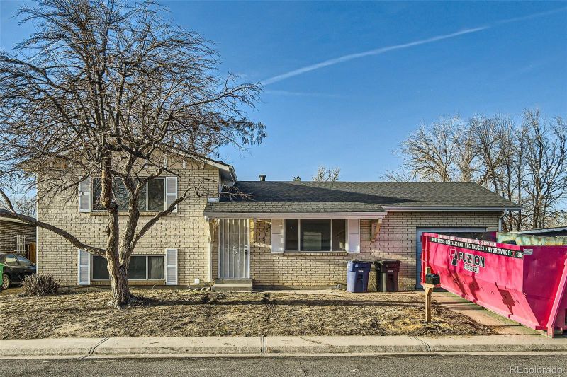 5515 Chandler Ct, Denver, CO 80239