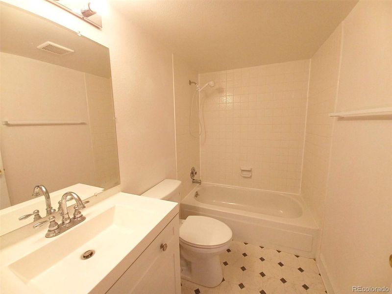 7955 E Colorado Ave #8, Denver, CO 80231