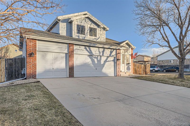 19664 E Caspian Cir, Aurora, CO 80013