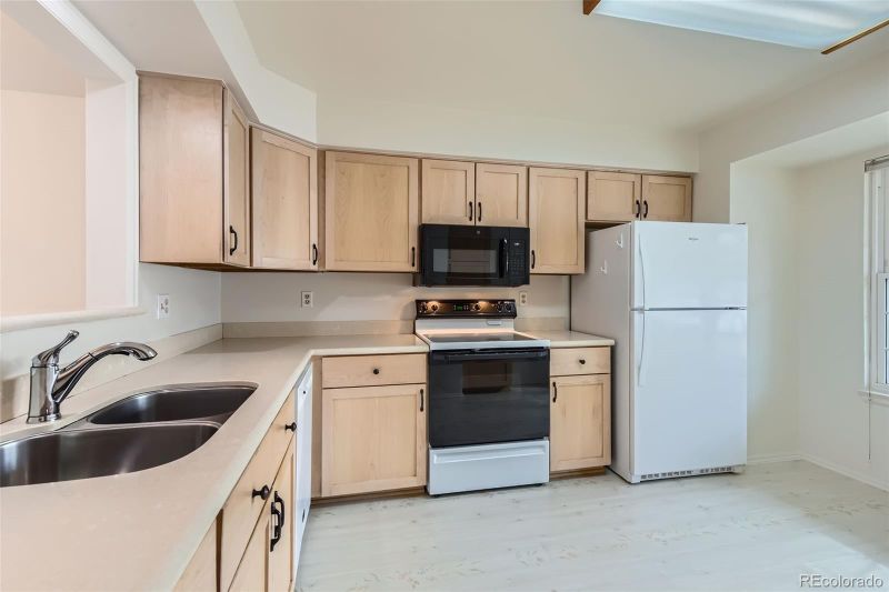 6712 E Briarwood Dr, Centennial, CO 80112