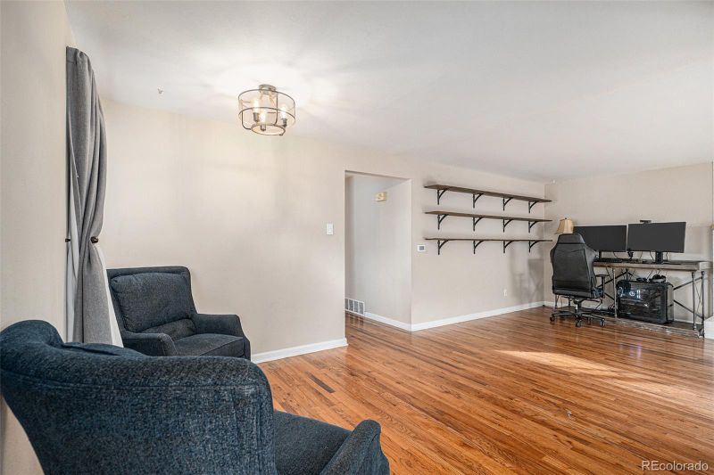 460 Iola St, Aurora, CO 80010