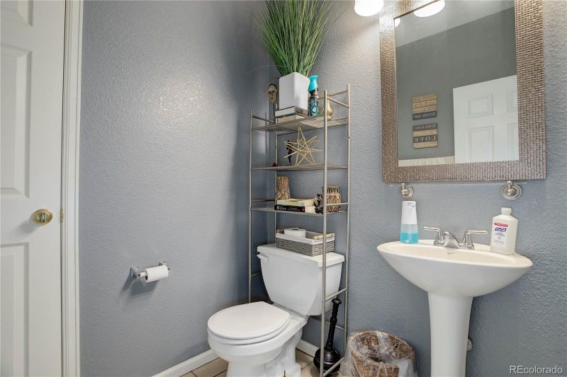 2799 Syracuse Ct, Denver, CO 80238