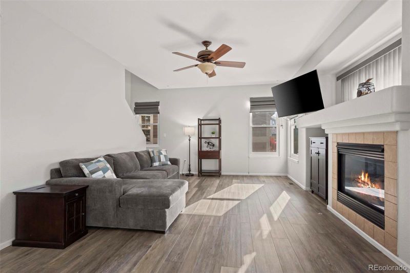 3929 S Quemoy Ct, Aurora, CO 80018