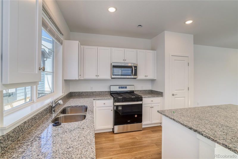 23881 E 40th Ave, Aurora, CO 80019
