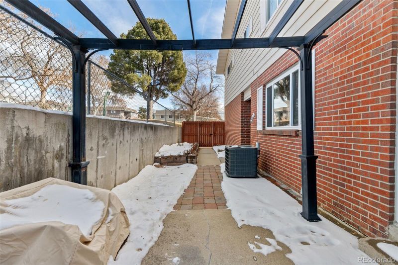 9886 Appletree Pl, Thornton, CO 80260