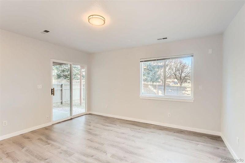 3906 Oakwood Dr, Longmont, CO 80503