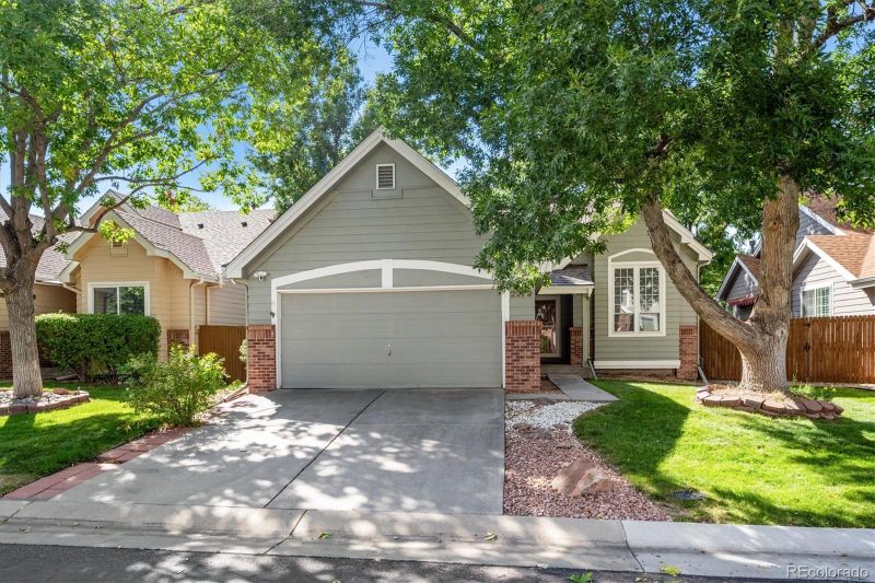 2279 S Joliet Way, Aurora, CO 80014