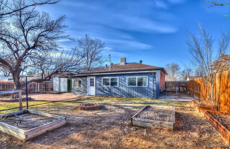 6950 Avrum Dr, Denver, CO 80221