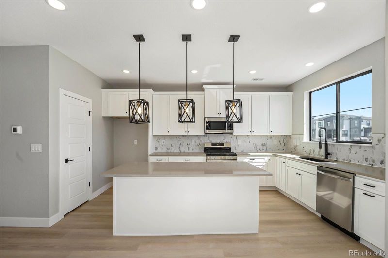 2048 S Holly St #3, Denver, CO 80222