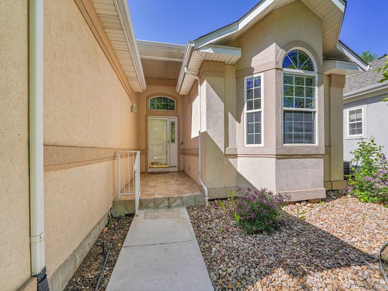 946 Champion Cir, Longmont, CO 80503