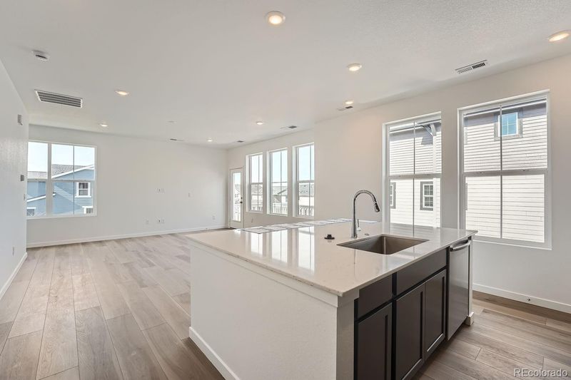 2056 S Haleyville Way, Aurora, CO 80018